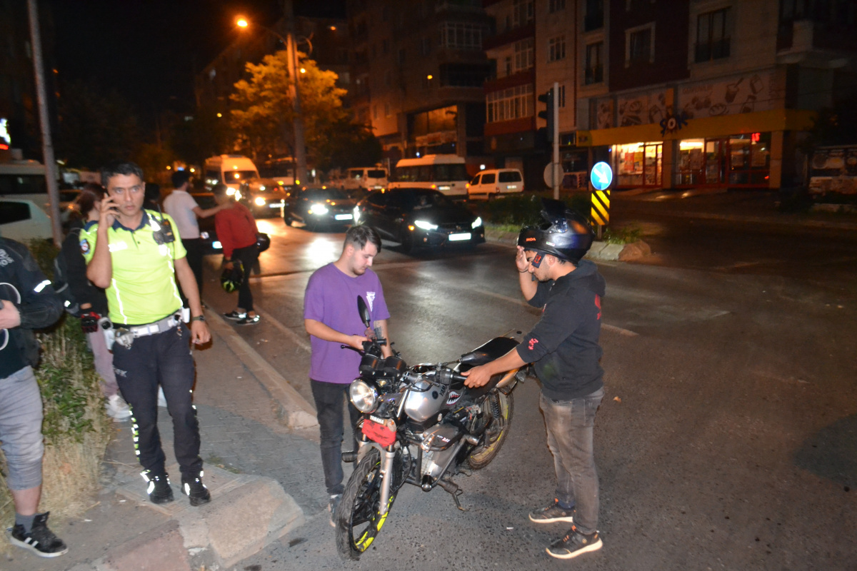 Tekirdağ'da kaza sonrası sinirler gerildi, trafik polisi araya girdi