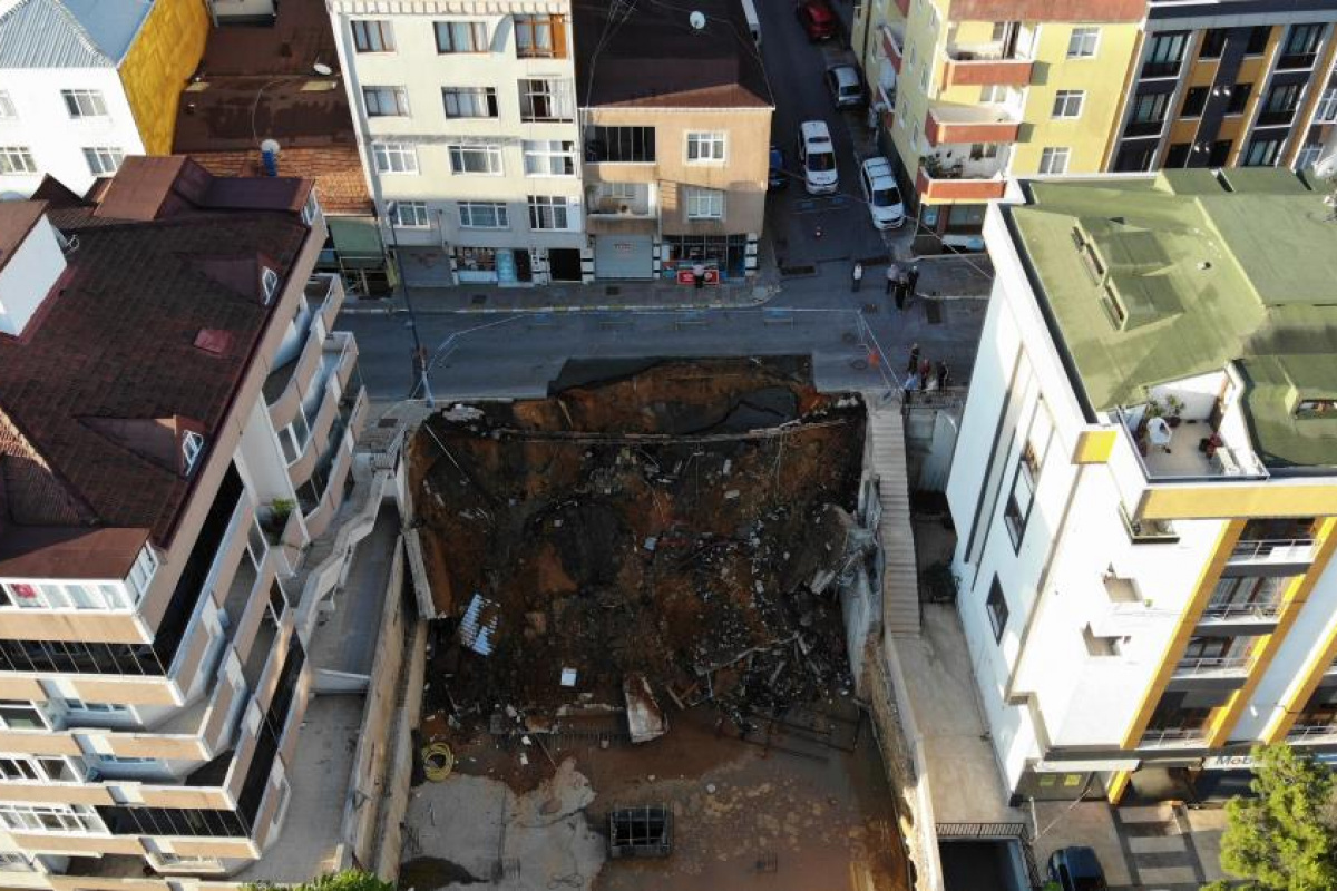 Üsküdar'da inşaat alanında çökme: 3 bina tahliye edildi