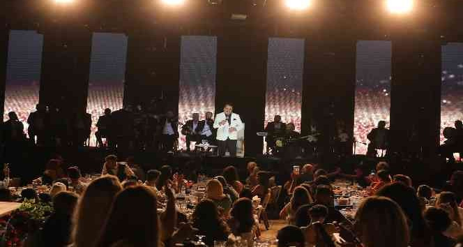 İbrahim Tatlıses 15 yıl aradan sonra Bodrum’da hayranlarıyla buluştu