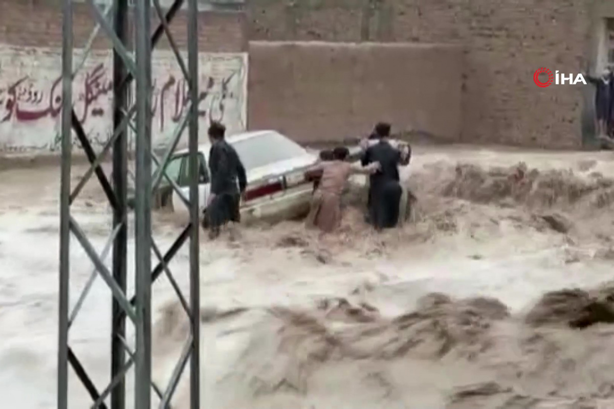Pakistan'da şiddetli yağış: 7 ölü, 20 yaralı