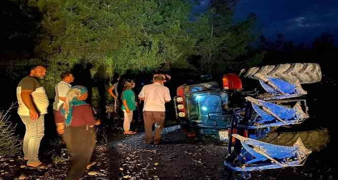 Devrilen traktörün şoförü yaralandı