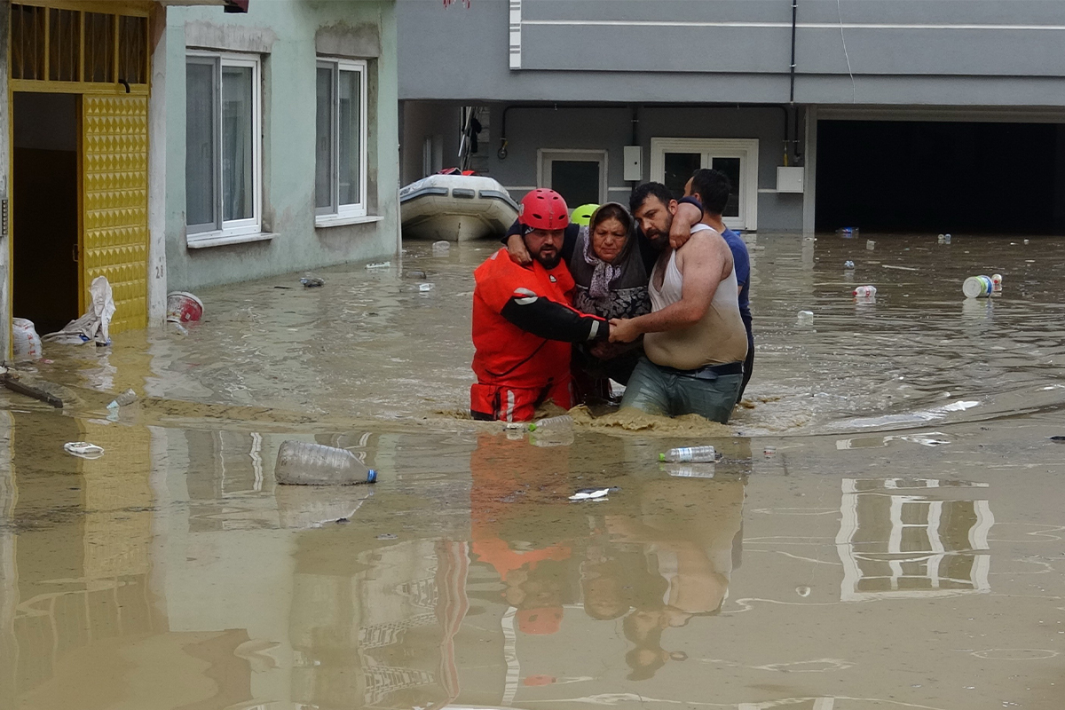 Sel suları arasında AFAD böyle kurtarmıştı, yaşlı kadın o anları anlattı