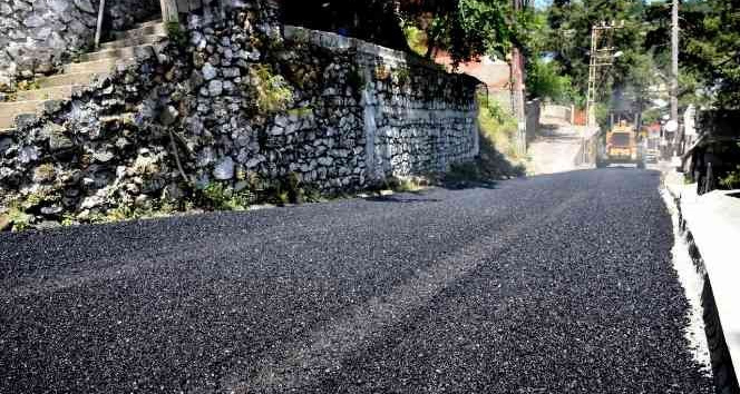 Zorkun Yaylası’nda yol bakım ve asfaltlama çalışmaları