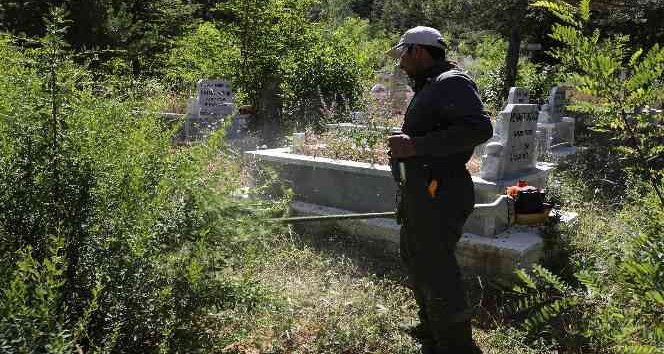 Mezarlıklar bayrama hazırlanıyor