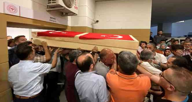 Silahlı saldırıda hayatını kaybeden doktor Ekrem Karakaya’nın cenazesi memleketine uğurlandı