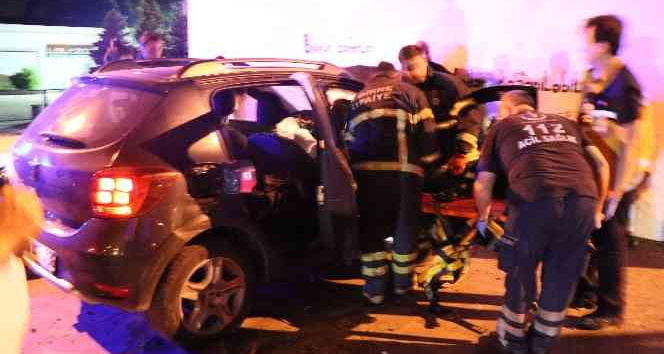 Edirne’de kontrolden çıkan otomobil duvara çarptı: 1 yaralı