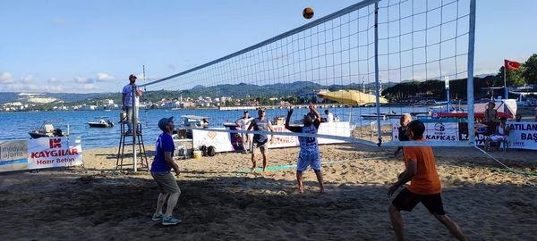 Manyetik kumda voleybol turnuvası başladı