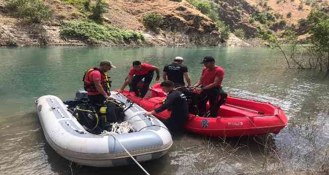 Müküs Çayı’nda kaybolan hemşireyi arama çalışmaları devam ediyor