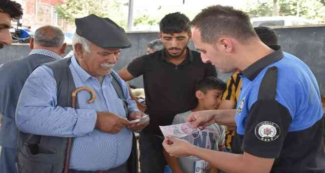 Şırnak polisinden kurban satıcılarına “sahte para” uyarısı yaptı