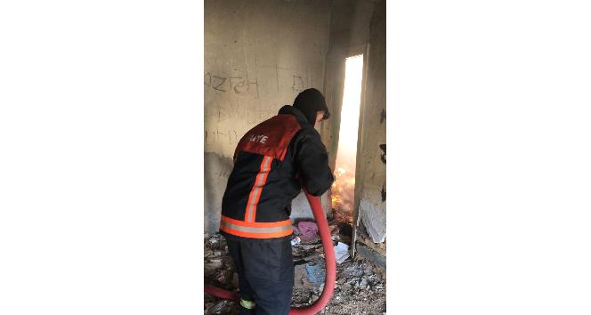 Bingöl’de metruk binadaki yangın söndürüldü