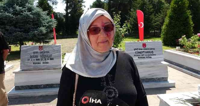 Şehit annesi duygulandırdı: “Bir erkek evladım daha olsa, onu da vatana verirdim”