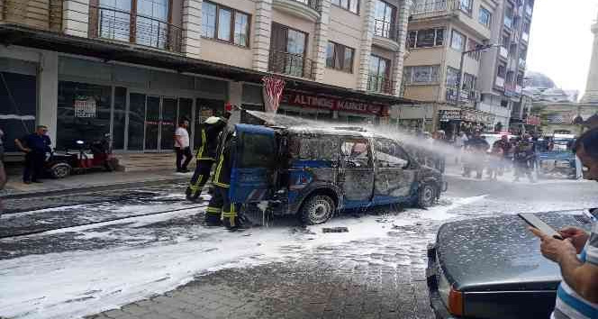 Biga’da jandarmaya ait araç yandı