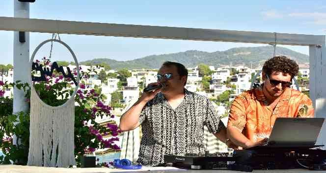 Tatilciler Arto ile coştu