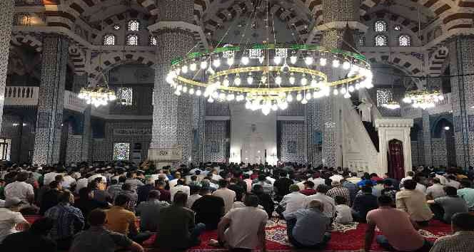 İlk Kurban Bayramı namazı Iğdır’da kılındı