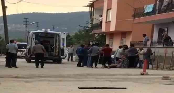 Annesiyle tartışan babasını öldürdü, komşunu yaraladı