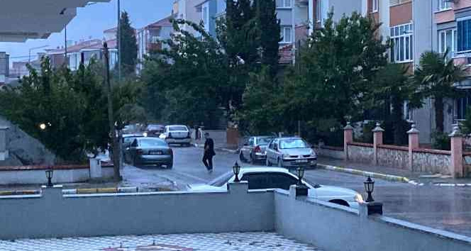 Balıkesir’de dolu ve sağanak yağış etkili oldu