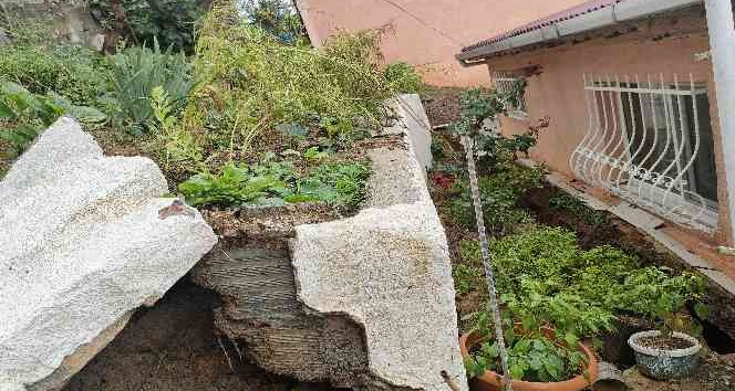 Sarıyer’de yol gecekondunun üzerine çöktü