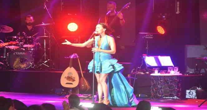 Yalıkavak esintisinde Şevval Sam gecesi