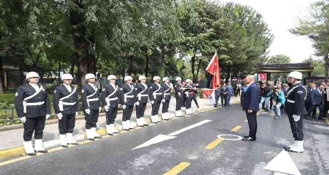 İçişleri Bakanı Soylu, çevik kuvvet polisleriyle bayramlaştı