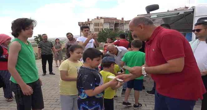Çocukların yüzünü güldüren bayram geleneği