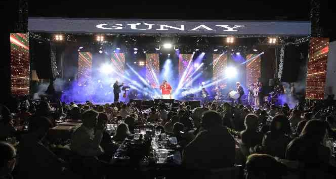 İbrahim Tatlıses söyledi tatilciler coştu