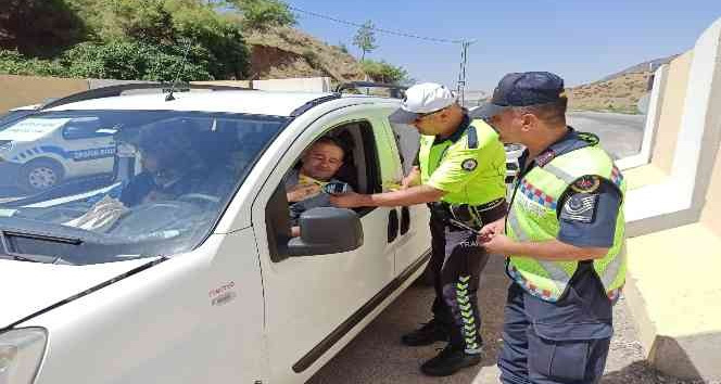 Sason’da bayram dolayısıyla artan araç hareketliliği nedeniyle trafik denetimleri sıklaştırıldı