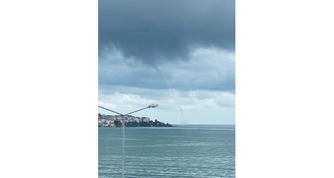 Ünye’de deniz üzerinde korkutan hortum