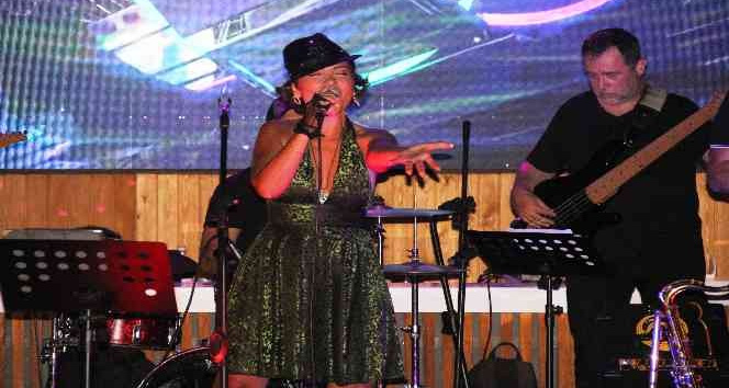 Door’a da Dilek Ay rüzgarı