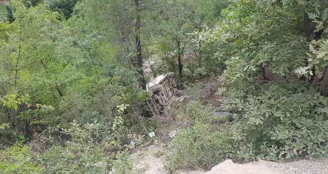 Amasya’da otomobil uçuruma yuvarlandı: 4 yaralı
