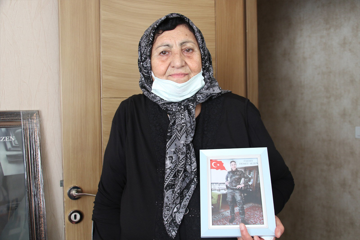 Özel Harekat&#039;a yapılan bombalı saldırıda şehit olan polis memuru Demet Sezen&#039;in annesi İHA&#039;ya konuştu
