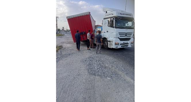 Iğdır’da çekiciden ayrılan dorse korkuttu