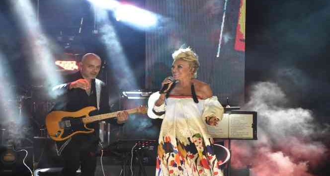 Süperstar Ajda Pekkan Bodrum’u salladı