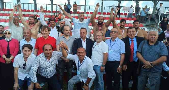 Alaçam güreşlerinde Orhan Okulu başpehlivan oldu