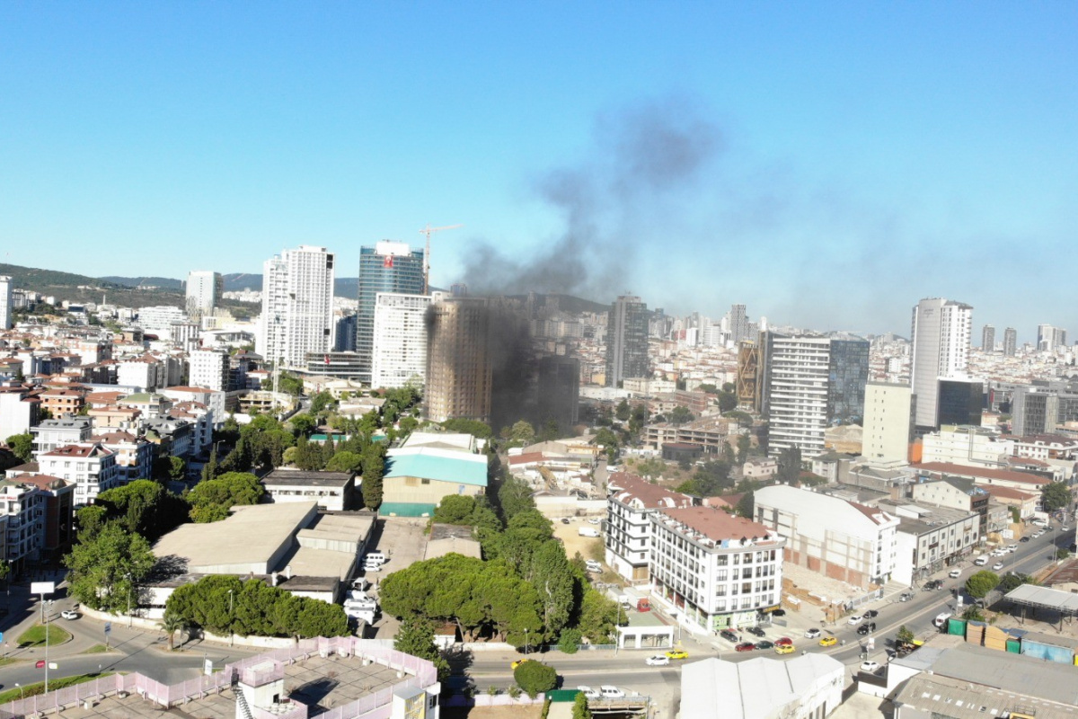 Maltepe’de 15 katlı inşaat halindeki binada yangın
