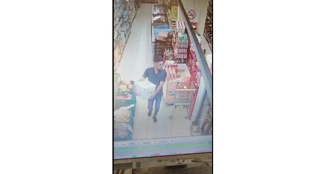 Elini kolunu sallayarak 700 TL değerinde yağ çaldı