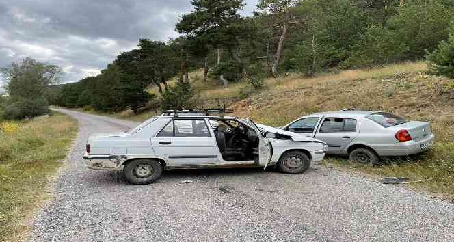 Akdağmadeni’nde kaza: 6 yaralı