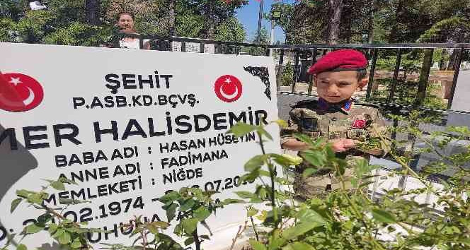15 Temmuz kahramanı şehit Halisdemir’in kabrine ziyaretçi akını