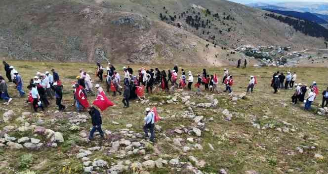Kafkas şehitleri için vefa yürüyüşü düzenlendi