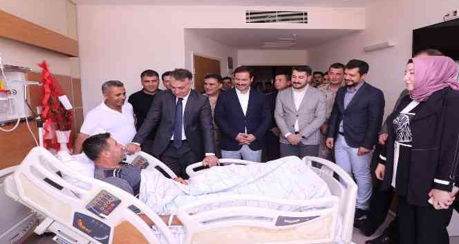 Vali Çağatay operasyonda yaralanan güvenlik korucusunu ziyaret etti