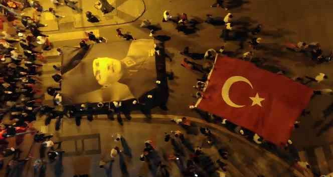 Vatandaşlar o karanlık geceyi anlattı: "Cumhurbaşkanımızın çağrısıyla meydanlara indik"