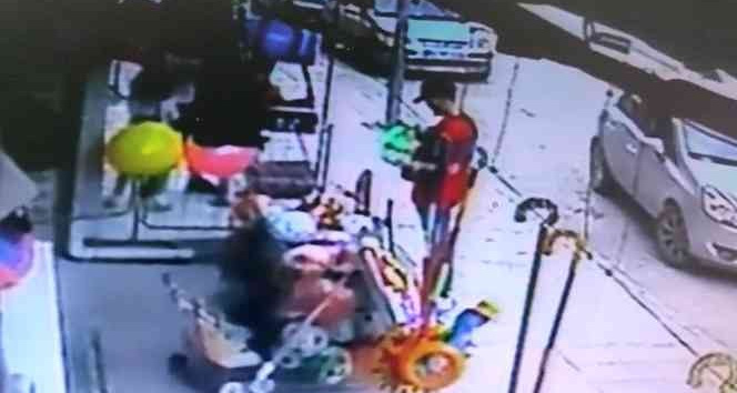 Müşteri gibi geldi, çalıp kaçarken kameraya yakalandı