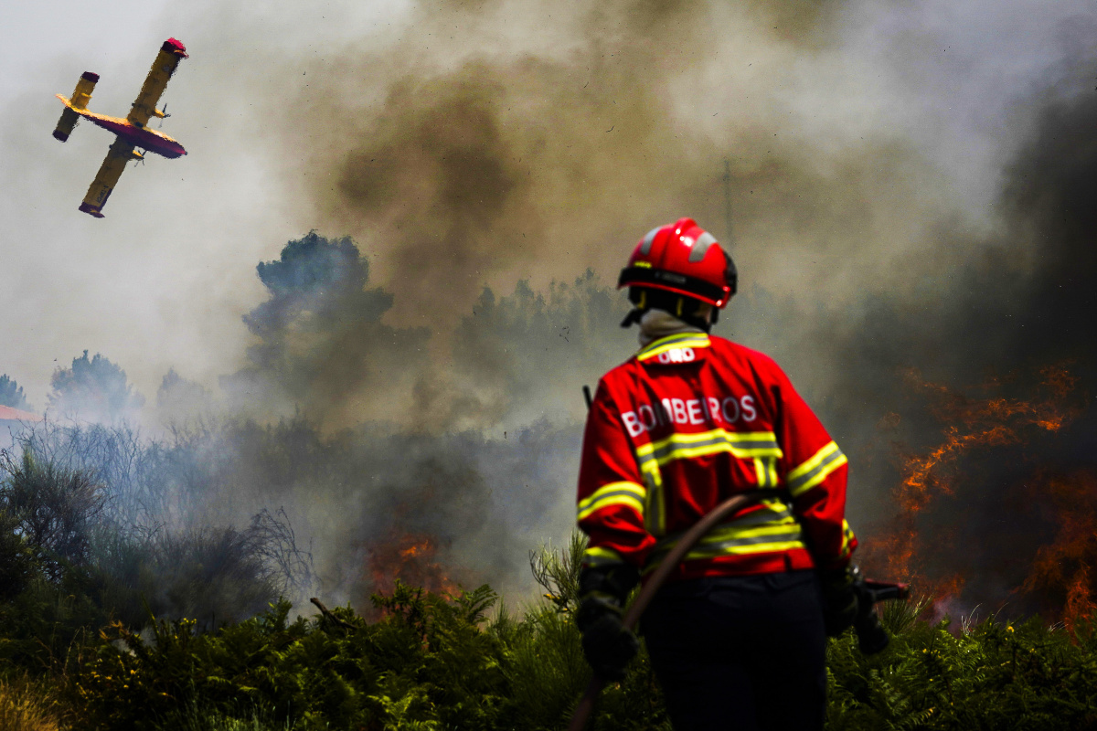 Portekiz&#039;de yangın söndürme uçağı düştü: 1 ölü