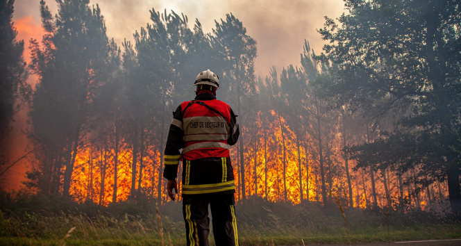 Fransada orman yangınları 10 bin hektarlık bölgeye yayıldı