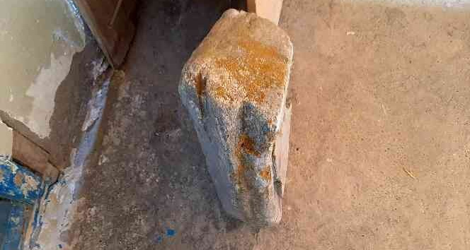 Bulduğu 50 kiloluk taşı incelenmesi için üniversiteye gönderdi