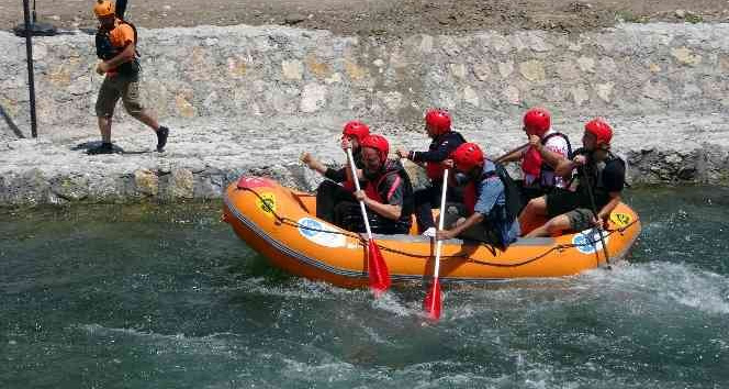 Bakan Kasapoğlu, Yozgat’ta rafting yaptı