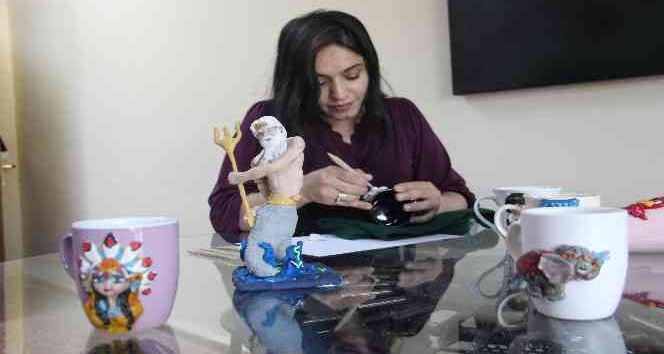 Hobisini mesleğe dönüştüren 2 çocuk annesi, aile ekonomisine katkı sağlıyor