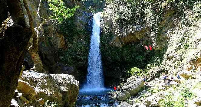 Amanosların saklı cenneti Karaçay Şelalesi