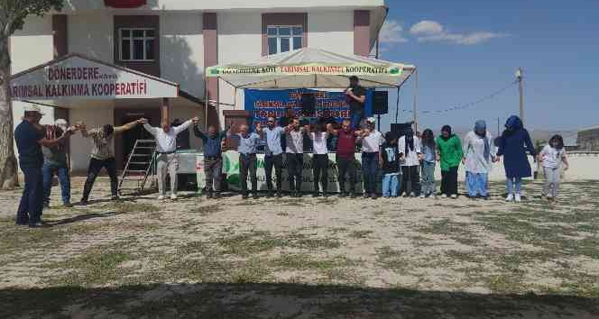 Karadenizliler Van’da bir araya gelerek doyasıya eğlendiler