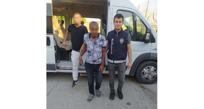 Çarpışma numarası ile cep telefonu çaldılar