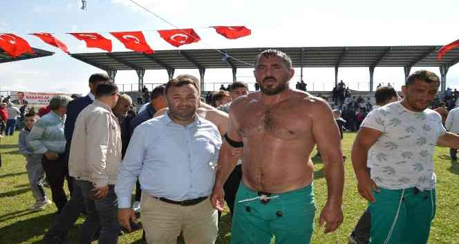 Bengü güreşlerinde başpehlivan Fatih Kambur